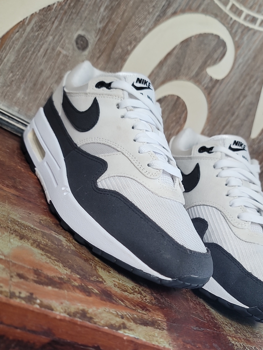 Nike Wmns Air Max 1 "White/Black" Wmns 8.5, Good Condition. Fast Shipping - Picture 5 of 14